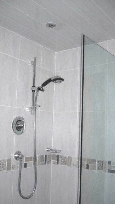 marble effect tiles in a bathroom